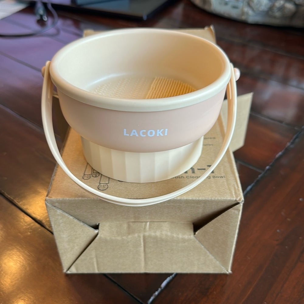 Amazon Lacoki Beige and Cream Silicone Brush Cleaning Bowl